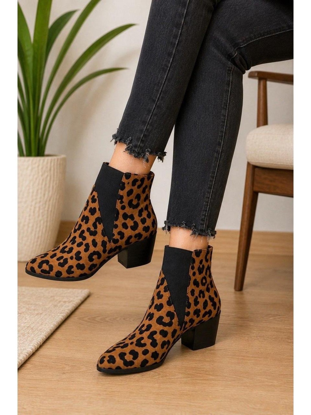 Chinese Laundry Finn Leopard Print Pointed Toe Ankle Booties Size 5